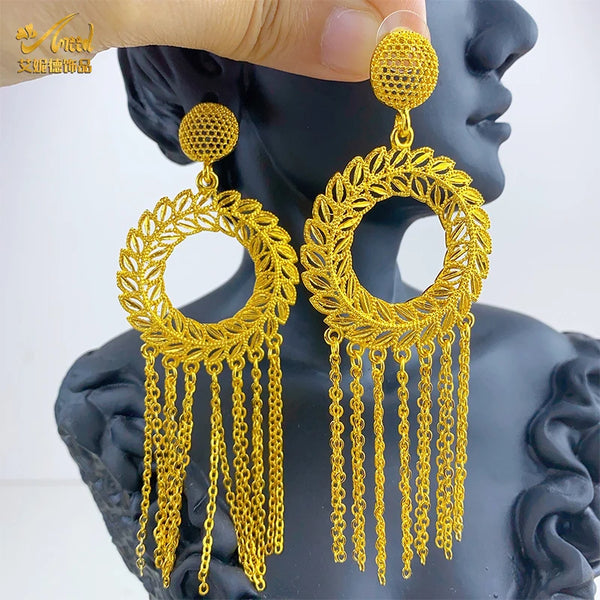 Women Design Tassel Drop Earrings